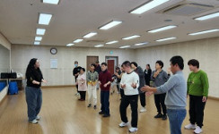 주간보호센터, 댄스교실로 시작하는 흥겨운 하루~